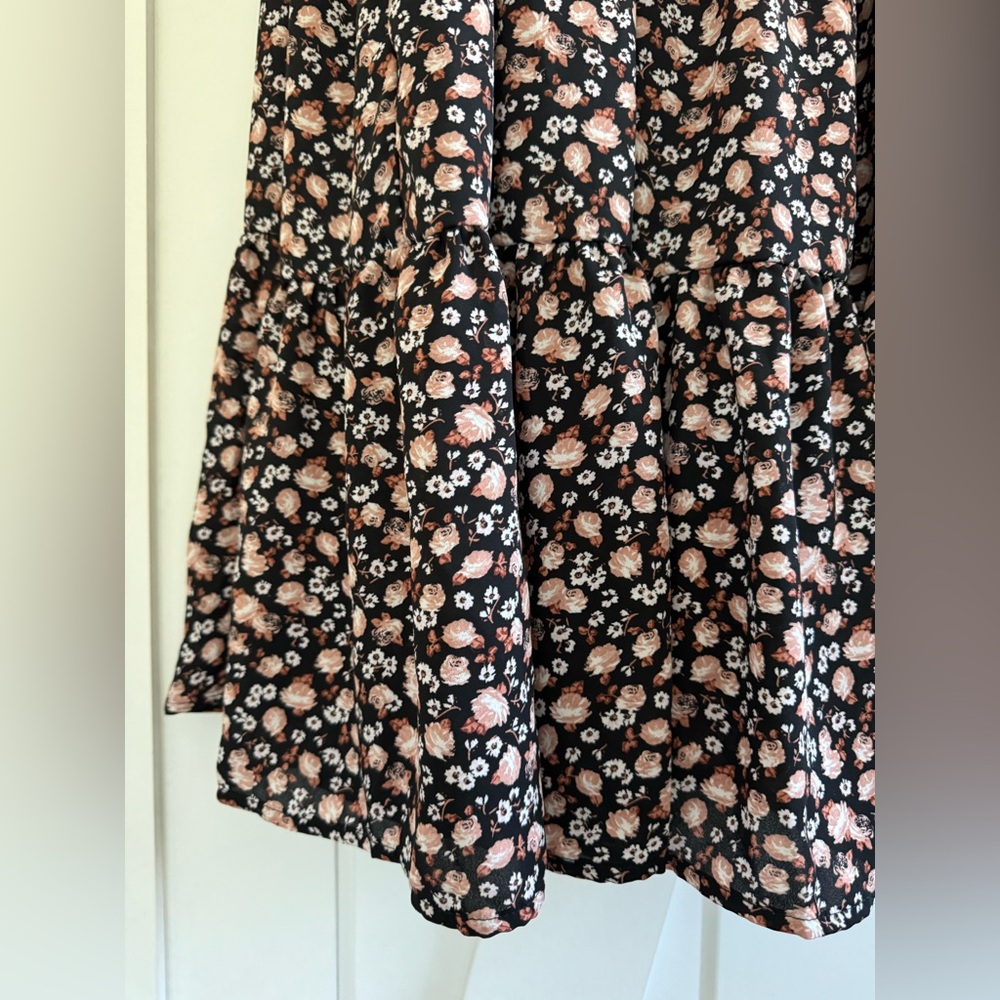 Levi's Farah Long Dress featuring a black ditsy floral print - Picture 2 of 13